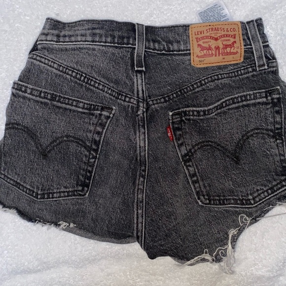 Levis 501 raw hem washed black high rise button jean shorts - Picture 4 of 4